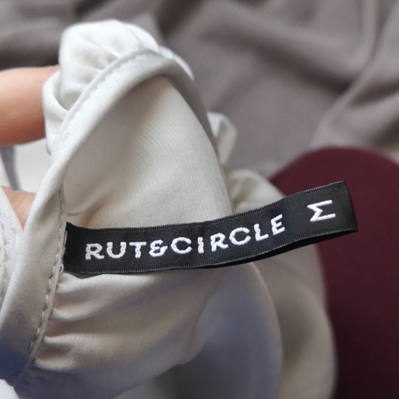 Bundle low-V knitted top with silk camisole - Picture 5 of 9